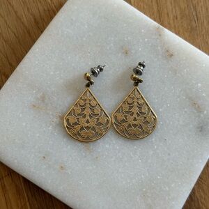 Elegant Gold Teardrop Earrings